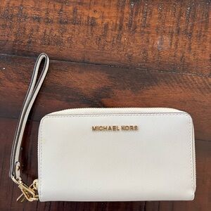 NWOT Michael Kors Wristlet